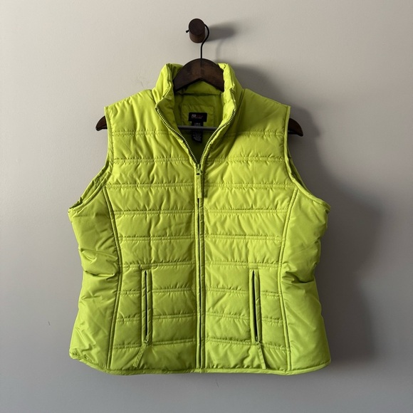 SJB ACTIVE BY ST. JOHN’S BAY BRIGHT SPRING GREEN PUFFER VEST SIZE LARGE - Picture 1 of 6